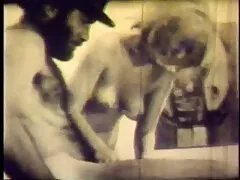 Ser follada por detrás mientras intenta permanecer callado x