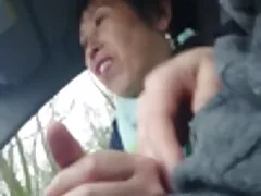 Papi gordo jugando solo, solo sentado frotando mi polla gorda